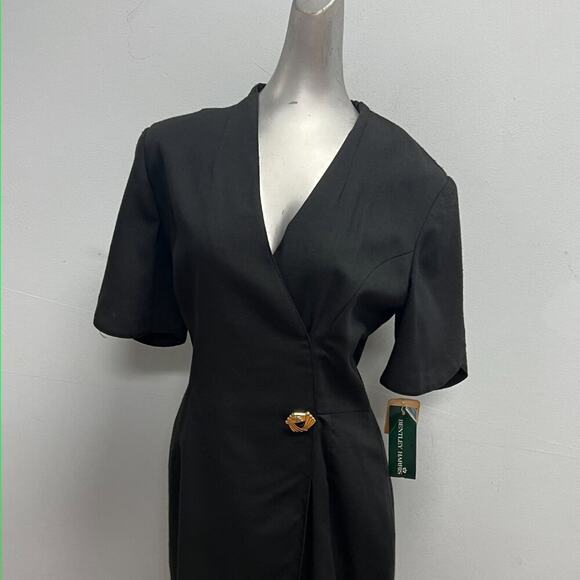 Bentley Harris Solid Black Minimalistic Formal Dress Midi Gold Clasp New Size 8 - Picture 4 of 8